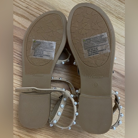 NWT “Forever” Pearl Studded Gladiator Sandals SIZE 8 - Picture 6 of 6